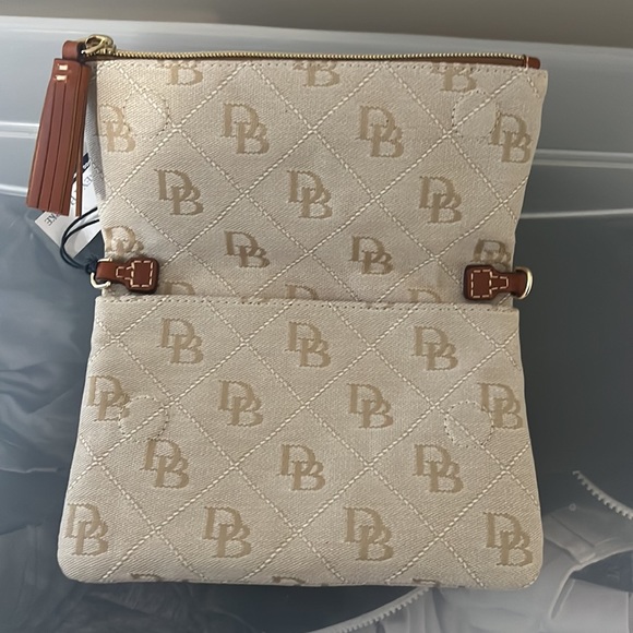 Dooney&Bourke Foldover Cross Body Bag w/strap - Picture 2 of 2